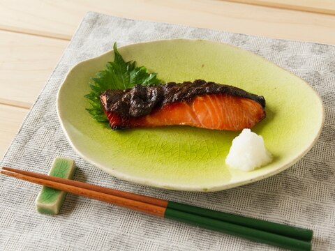 鮭の味噌漬け / Grilled Salmon